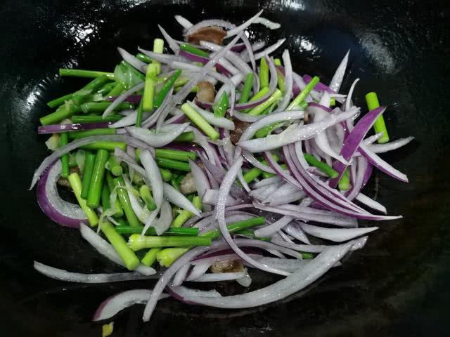 洋葱,蒜苔,猪肉,大葱,蒜苔炒肉