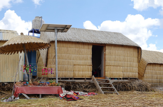 全球海拔最高淡水湖,岛民用芦苇造房,待人热情但不与外族结婚!