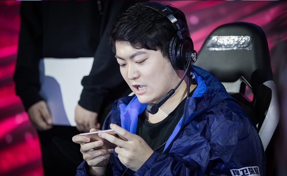 ag夺冠后老帅为什么从头哭到尾?看看这几年他经历了什么