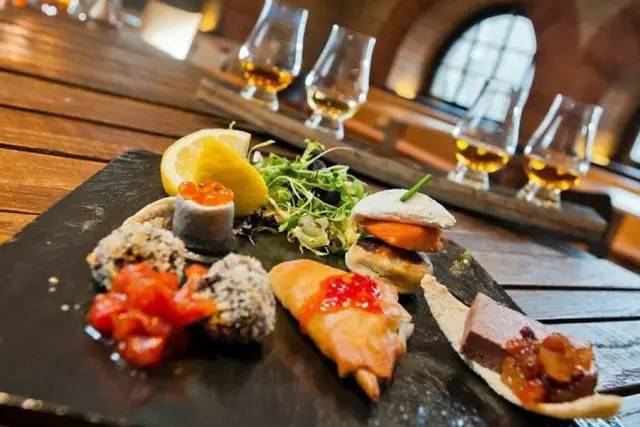 除了纯饮和加冰,你知道如何给威士忌配餐吗? 除了纯饮和加冰,你知道如何给威士忌配餐吗?