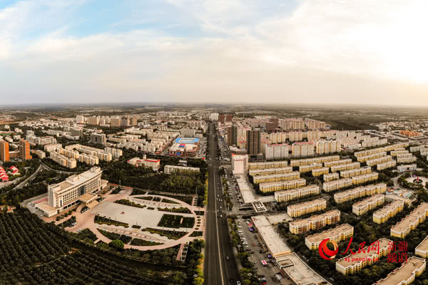 尉犁县城区.李飞 摄