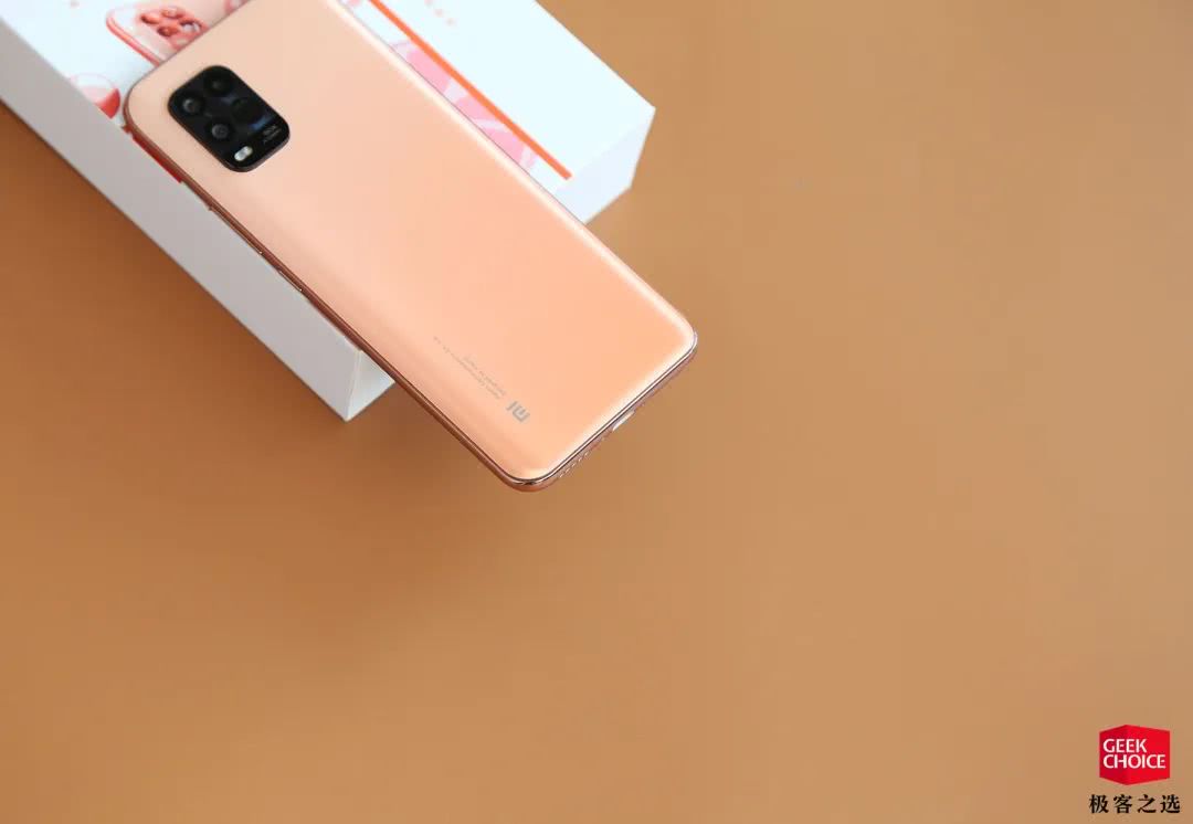 小米10 青春版图赏:桃子西柚配色来了,夏天的味道?