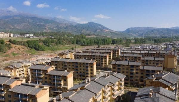 四川昭觉:易地搬迁住新居