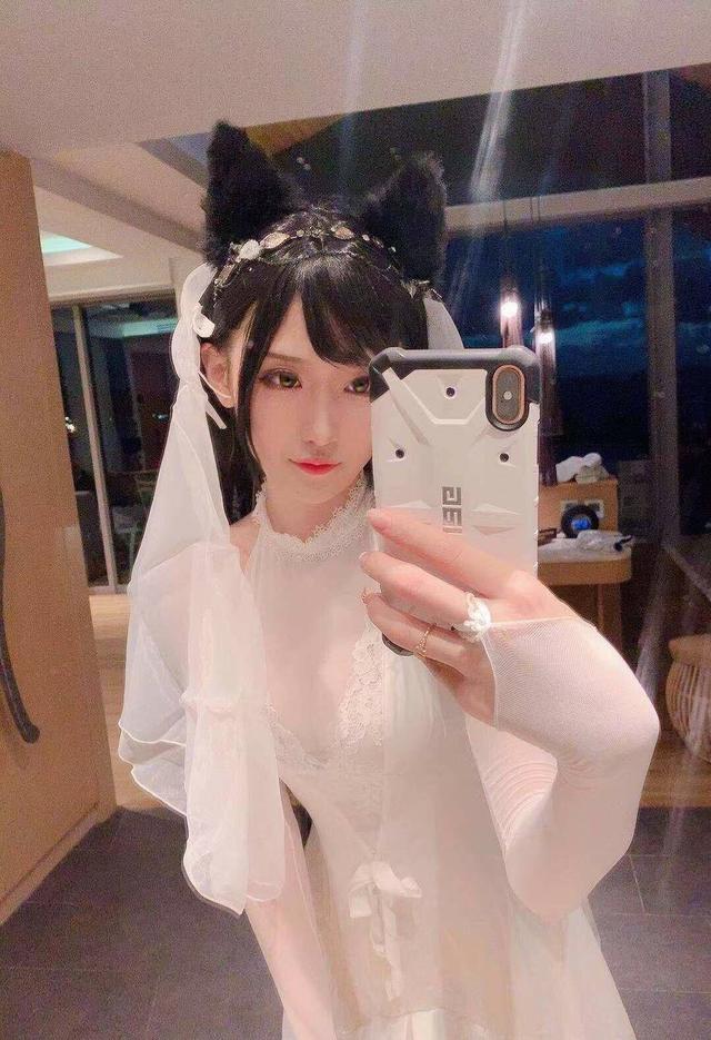 本以为腐团儿穿透视裙够性感了,看到柔柔,网友:太违规了