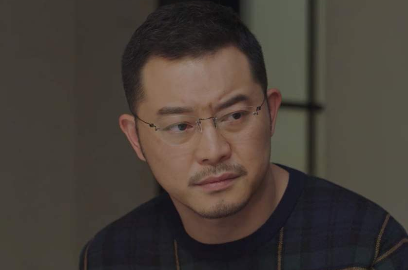 小欢喜:乔卫东带宋倩拍全家福,两人一个动作,英子黑脸:过分