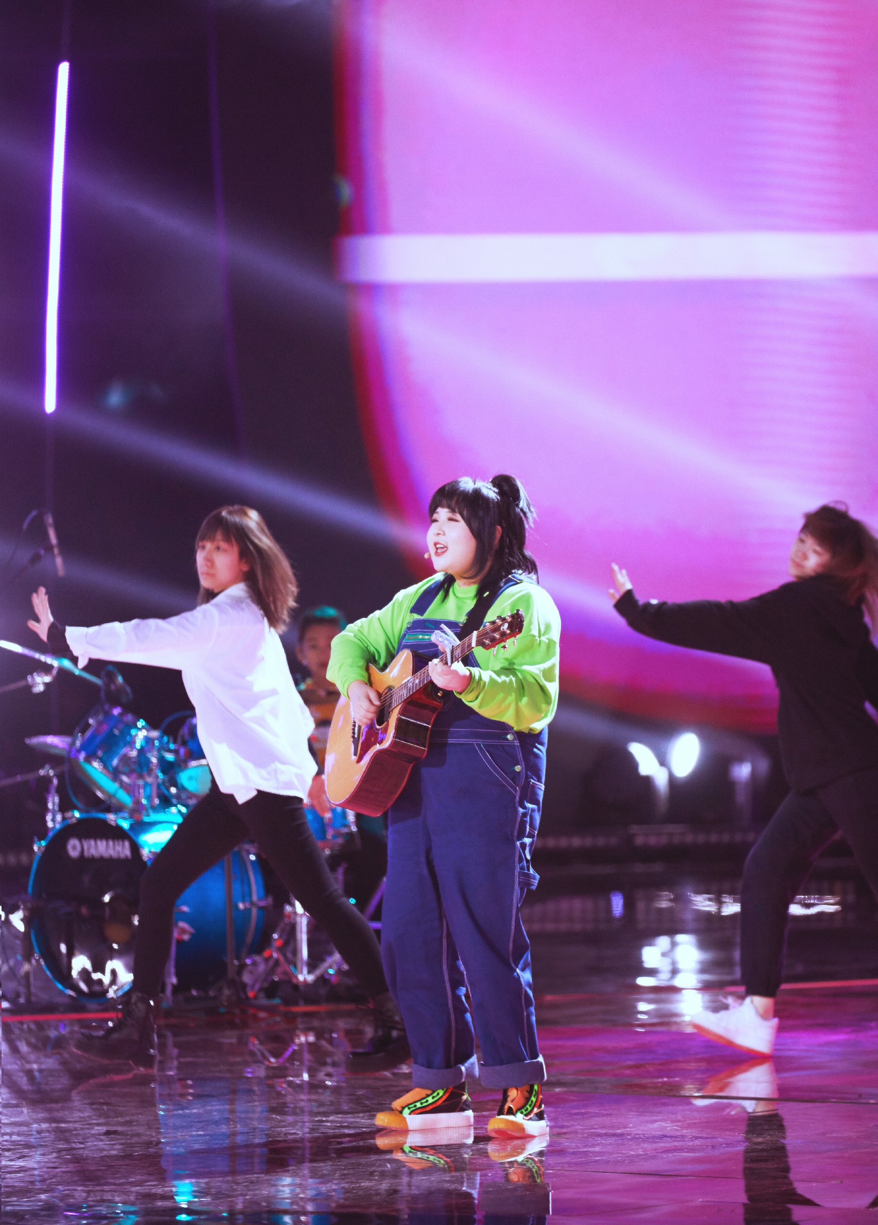 王七七首登央视网络春晚舞台 携手刘宪华欢乐共迎小年夜