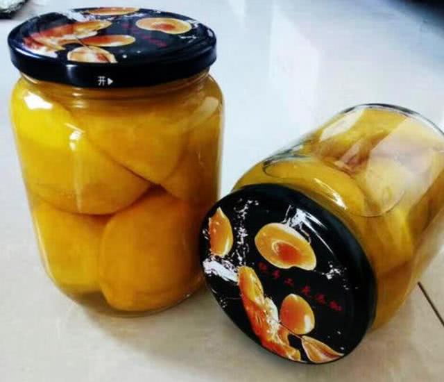 想要吃个玻璃罐头,盖子开起来很费劲,其实有好几个方法