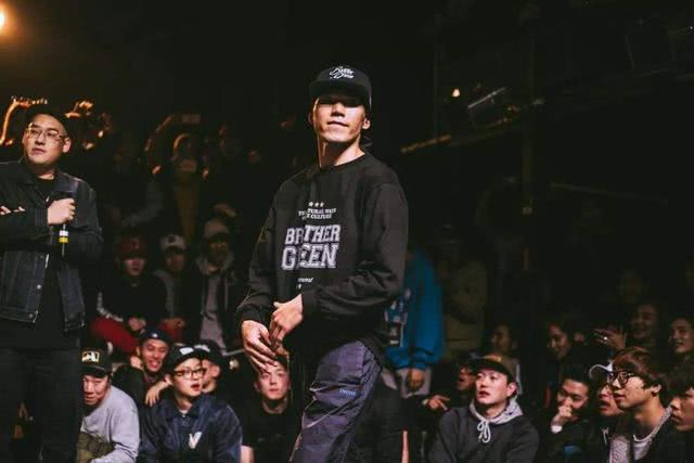 b-boy金小根有人说他"老了跳不动了",但他仍是反重力男人