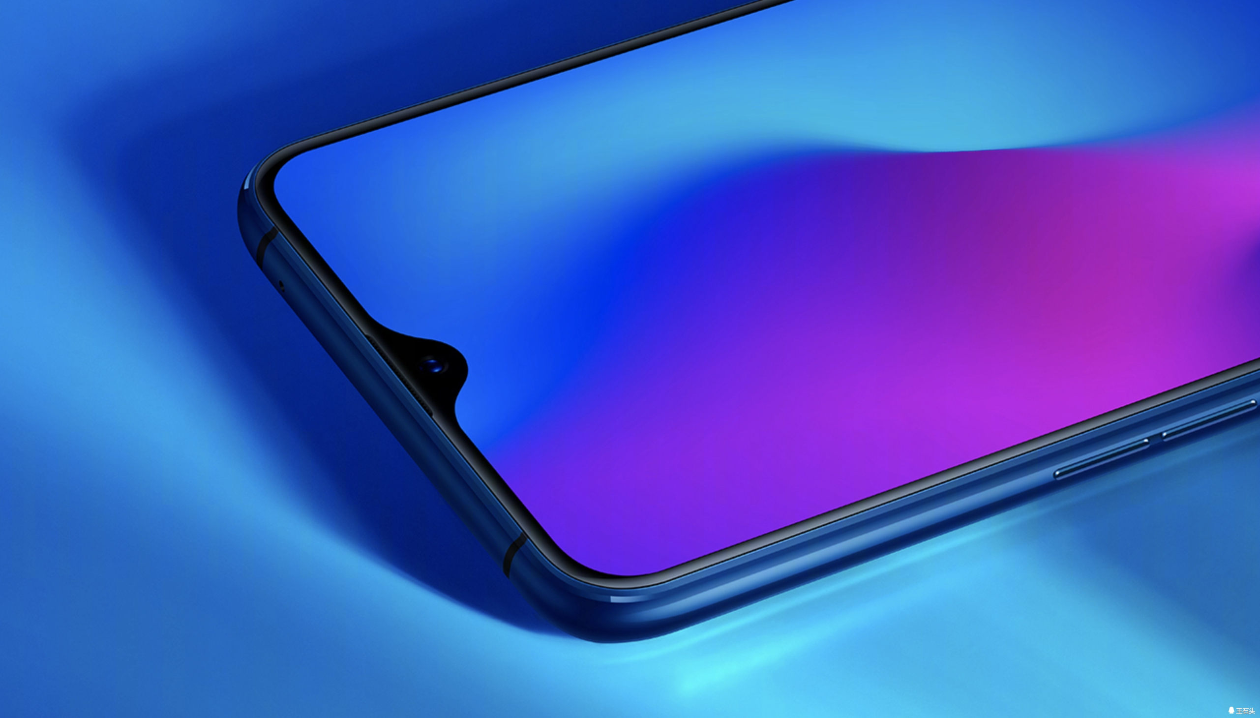 首款水滴屏手机oppor17价格公布回归初心高价低配