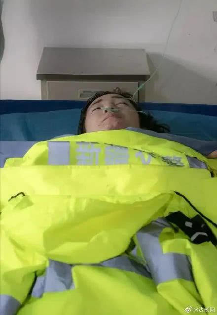 元积蓄,与家人一起采购了75%酒精消毒液36件(共648l),献给一线英雄