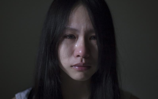 心理学:你认为哪个女孩哭的最伤心?测你在困难时谁能保护你!