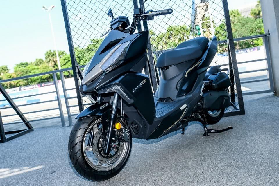 三阳全新小排踏板,单缸水冷马力15匹,德国10代abs,7.9秒破百