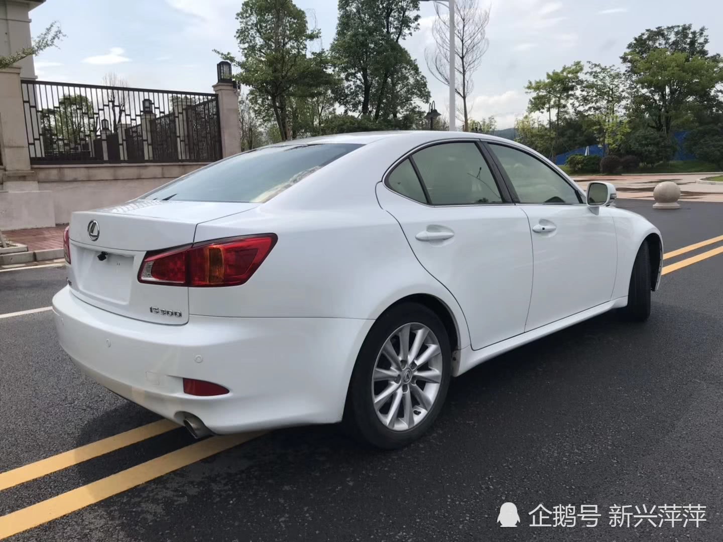 10年雷克萨斯is300,3.0v6发动机,能看出这车子改过色吗