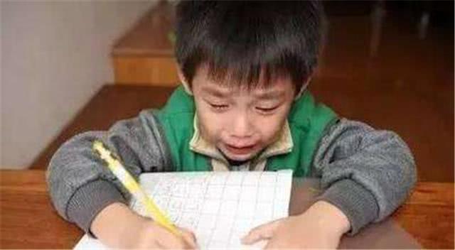 孩子会背诵却不识字,是你的教育方法不对,试试"语义启动效应"