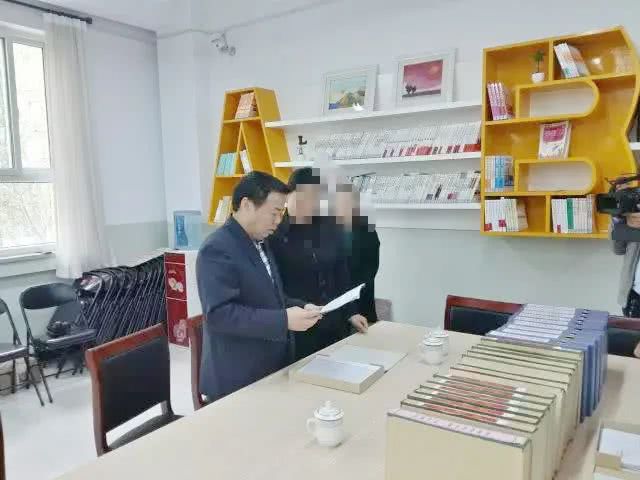 朱云龙. 临汾二中副校长贾美兰.