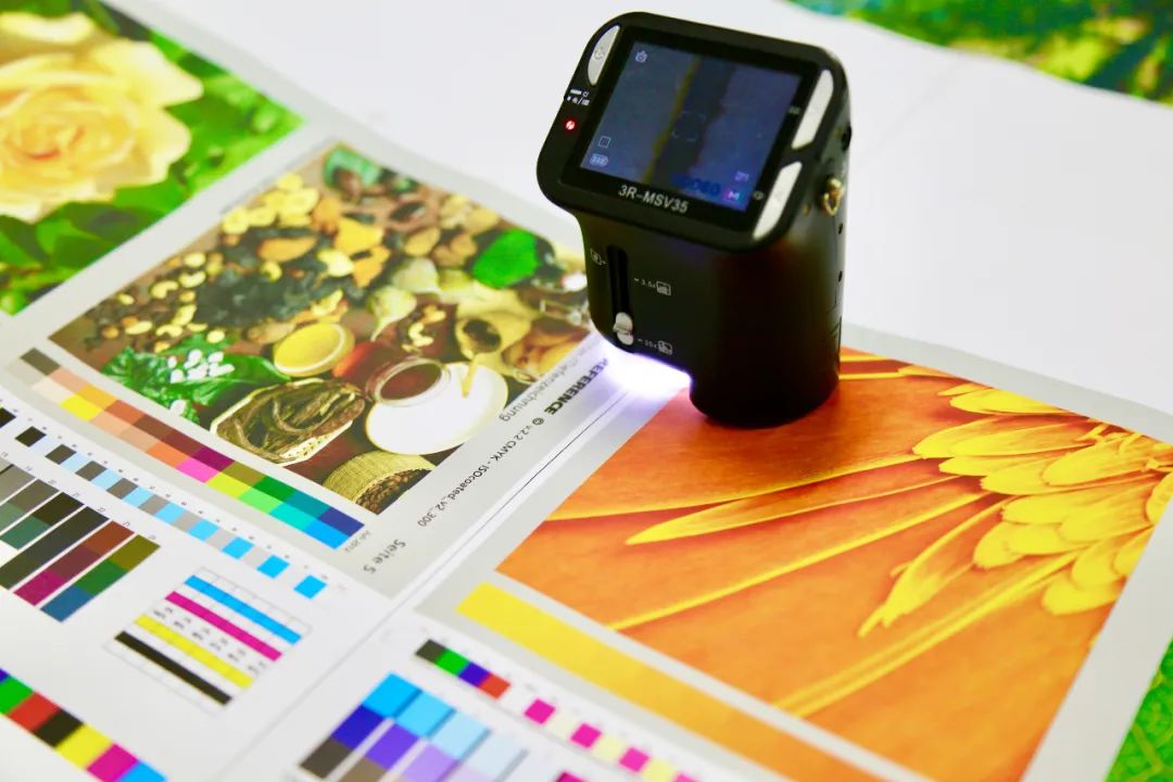 首台方正桀鹰高速彩色喷墨数字印刷机落户印迪数码