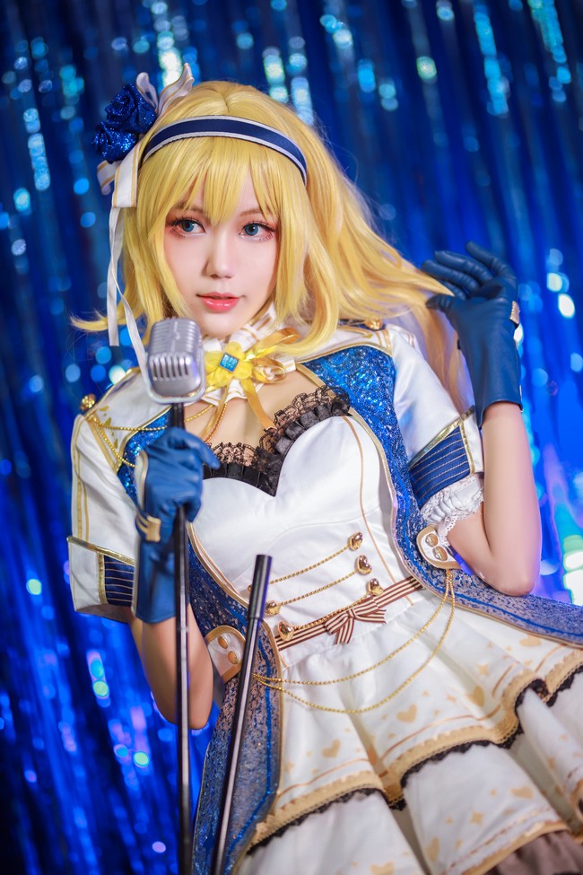 cos欣赏:伊莎贝拉·霍利