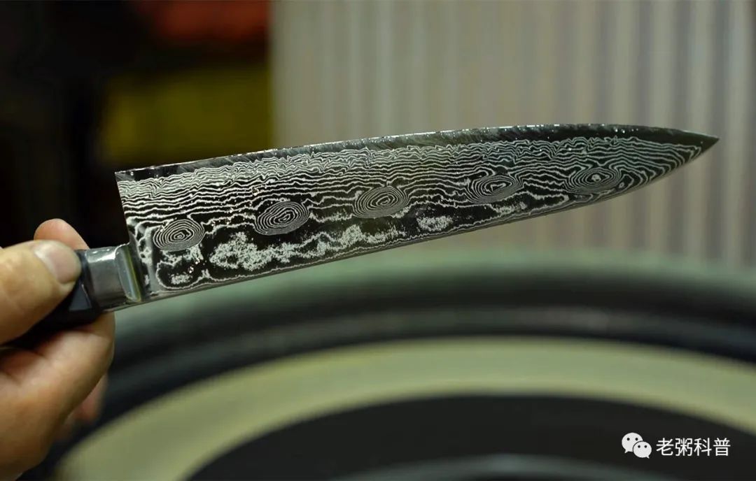 大马士革刀失传已久,日本工匠仿制的菜刀值得购买吗?