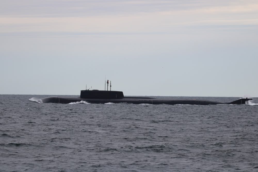 俄商人到基地谈生意,疑带新冠病毒,2艘万吨核潜艇被隔离