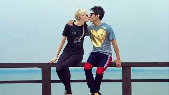 撒贝宁妻子李白是二婚头婚也是中国人照片被曝出身份也曝光