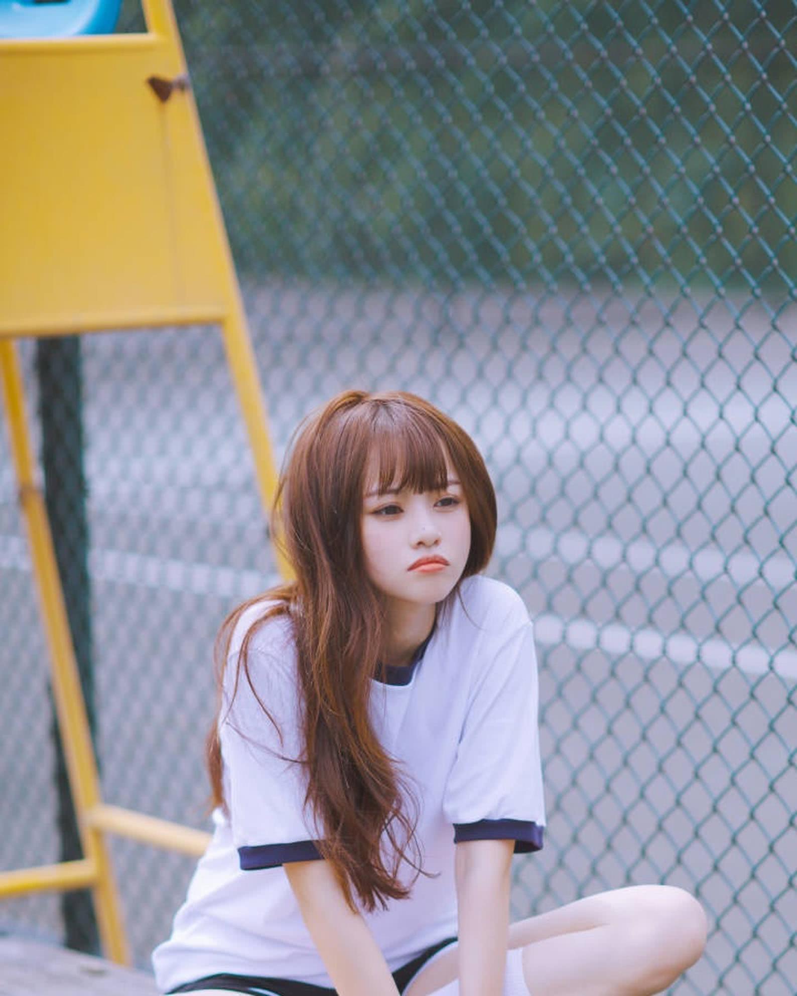 穿着运动服的女人,充满了活力