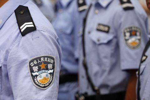 為什麼民警上班才穿警服 下班了都穿自己的衣服 互動頭條