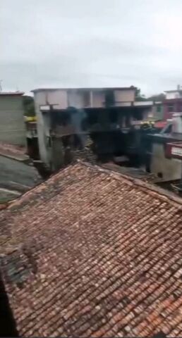 江西吉安一飞机坠毁砸中民房致5死 村民：房屋主人早上刚离家躲过一劫