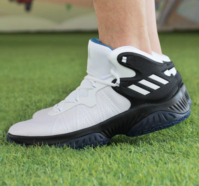 野球场必备"耐磨球鞋",上脚舒适 支撑性强,白菜价入手不是梦