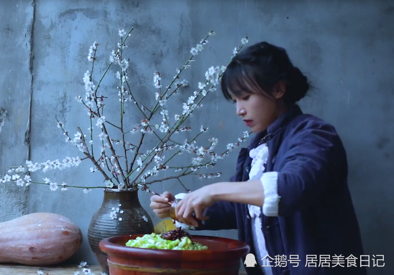 李子柒自制榨菜!当摄影师关闭滤镜后,网友:给钱都不吃!