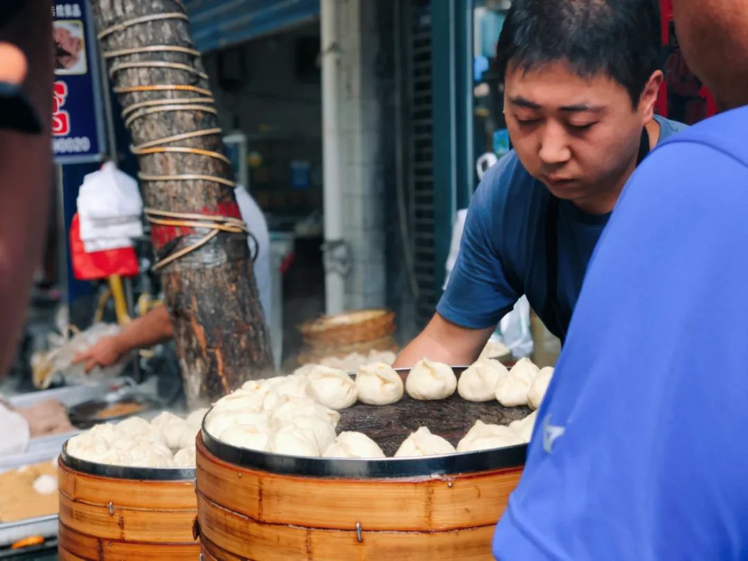 西安这家传了四代人的包子每一笼出锅都要抢