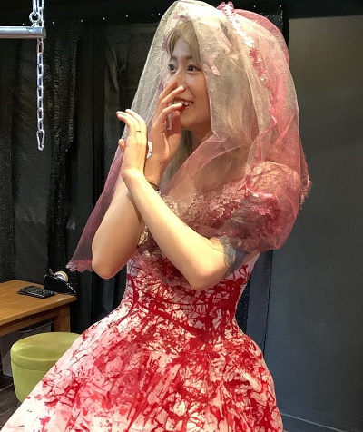 黑尾酱晒"老公视角"婚纱照,谁注意到旁边的衣架?李诞别躲了