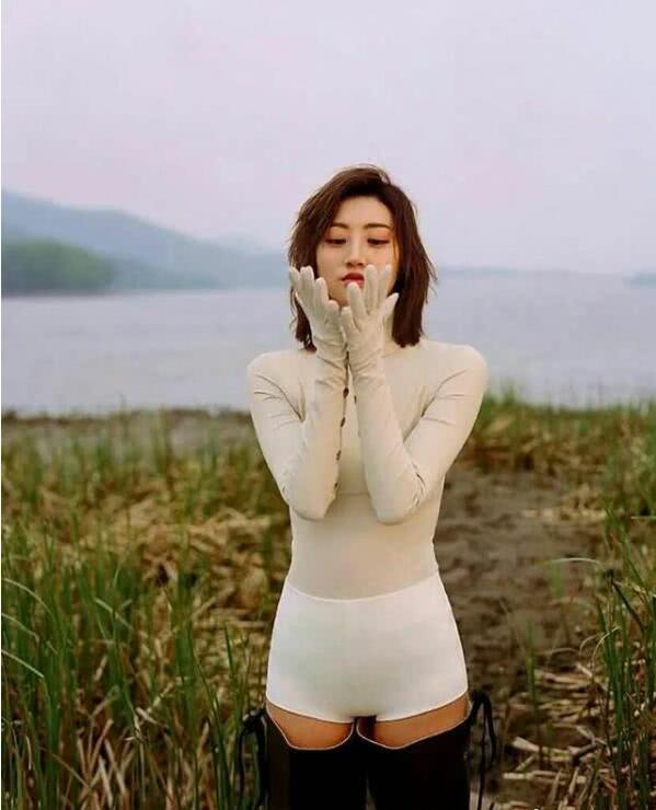 景甜“安全裤”外穿不堪入目？造型一般人不会欣赏，身材凹凸藏不住