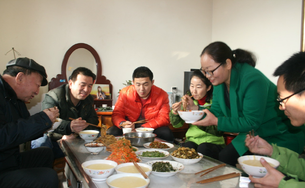 去亲戚家拜年,给表弟的压岁钱有1000,当我打开红包时,看直眼了