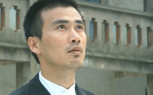 19岁的蒋欣在剧中饰演公安局长的女儿"李繁",对"钟六一"爱得刻骨铭心.