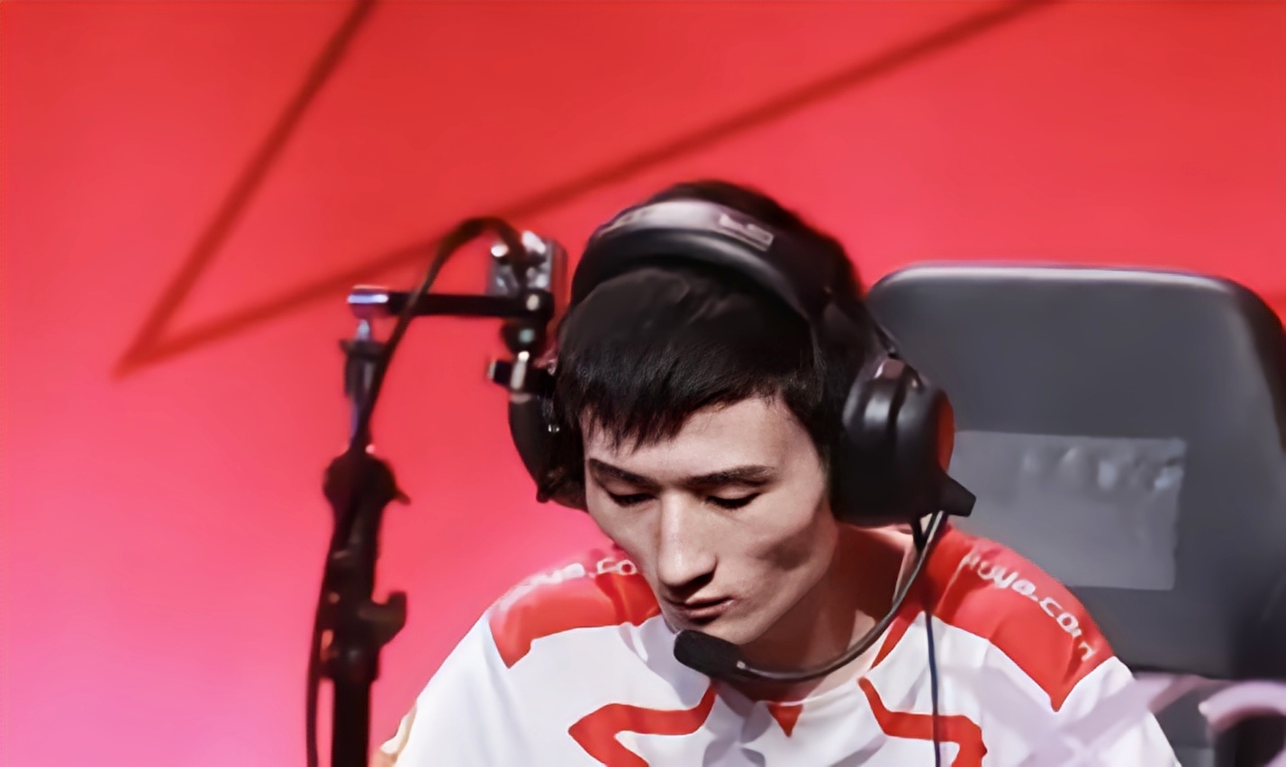 vv打人事件彻底发酵,克扣工资,卡合同,俱乐部队员称"已麻木"