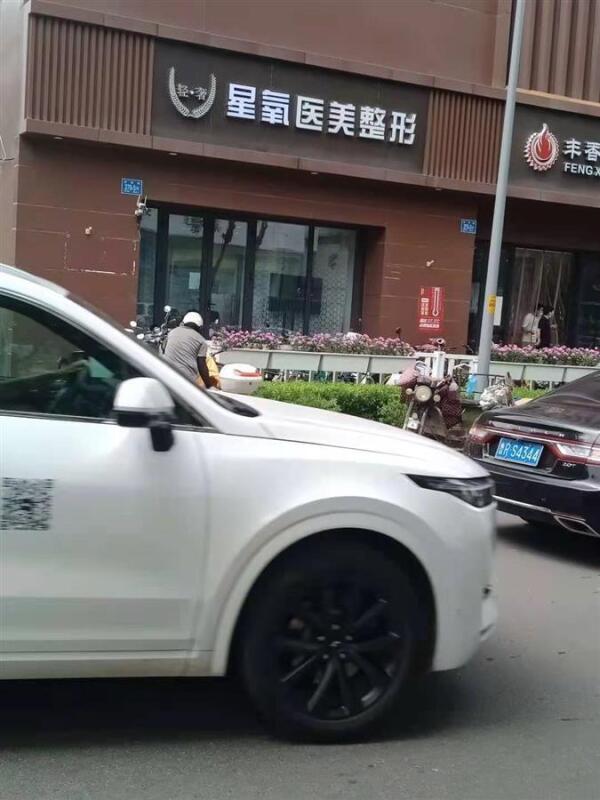 百万元手术竟是无证医师做的！女子在济南花漾整形医院整形失败，留下严重后遗症