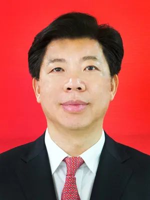 毛腾飞同志简历