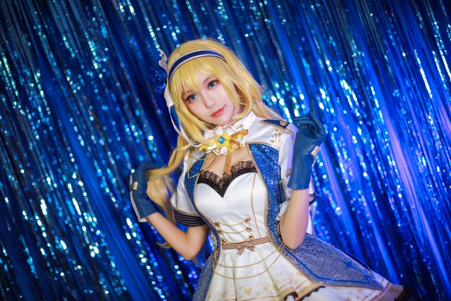 cos欣赏:伊莎贝拉·霍利