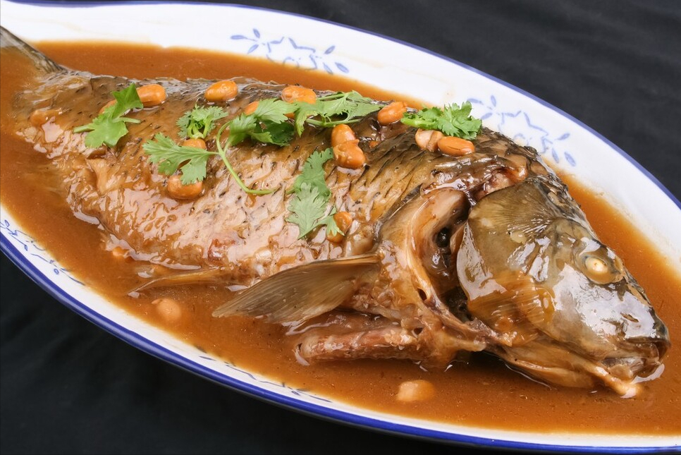 炖鱼时做好3个关键步骤鲜香入味很下饭一点腥味也没有