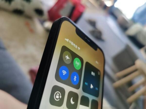 Iphone 12上手一週後的首批評價來了 優缺點很明顯 回答扎心了 互動頭條