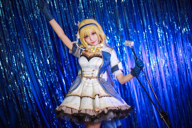 cos欣赏:伊莎贝拉·霍利