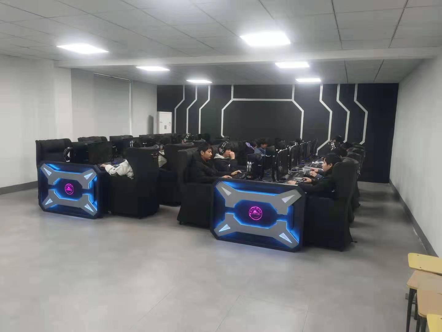 孩子想打职业比赛的原因很复杂,"劝退"只是副产,在他举办的训练营中