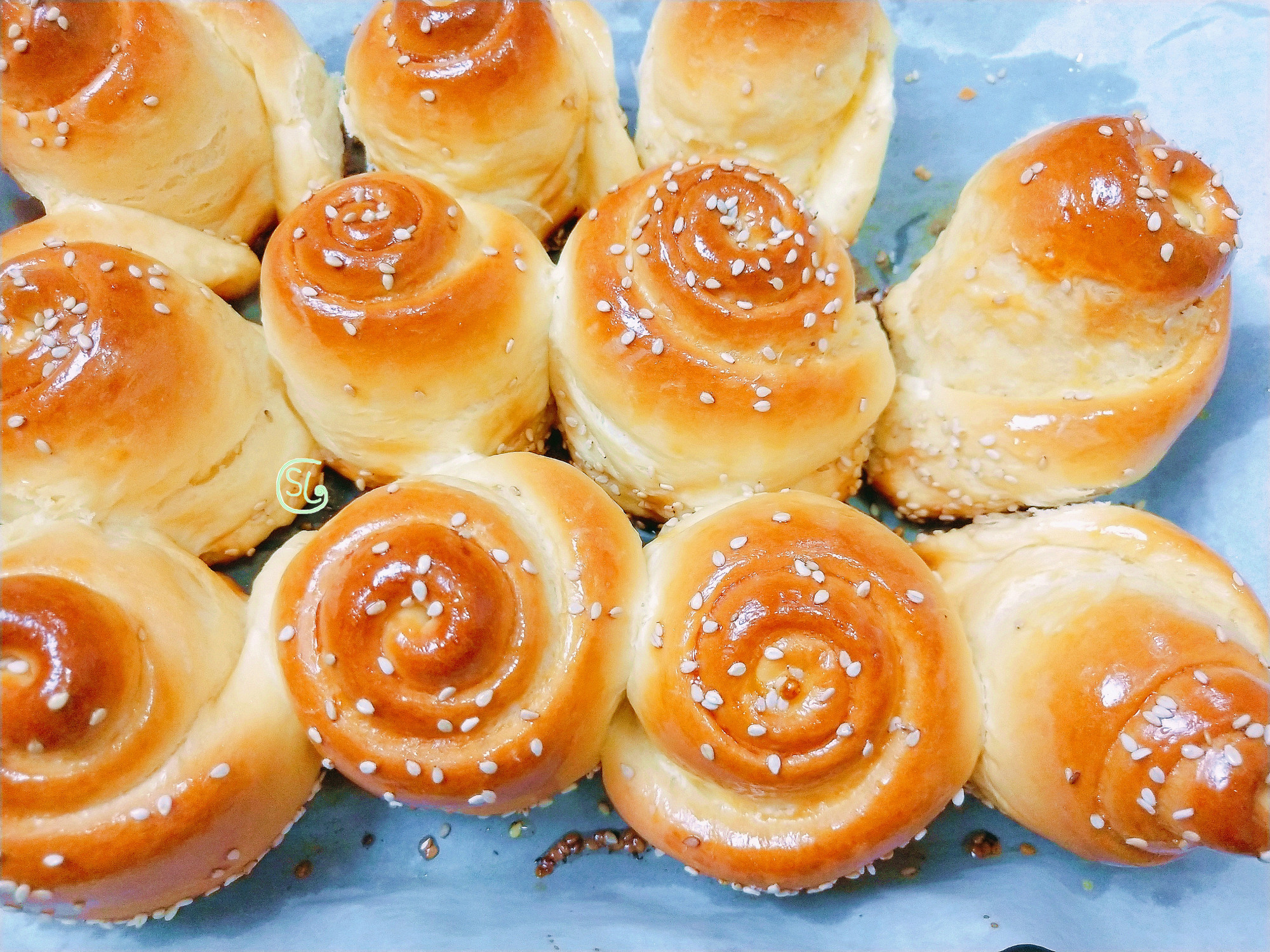 蜂蜜脆底小面包,教你在家做,香甜松软,底部酥脆,比买的好吃