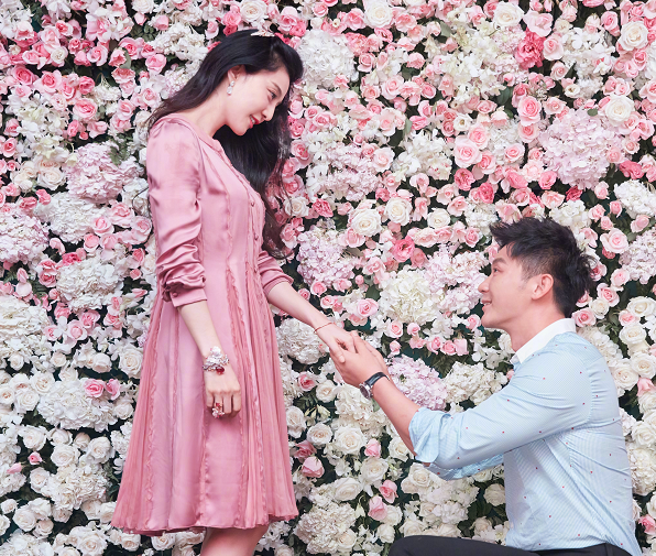 蒲巴甲手滑了?点赞郑爽小号给男友排序,两人之前关联被扒