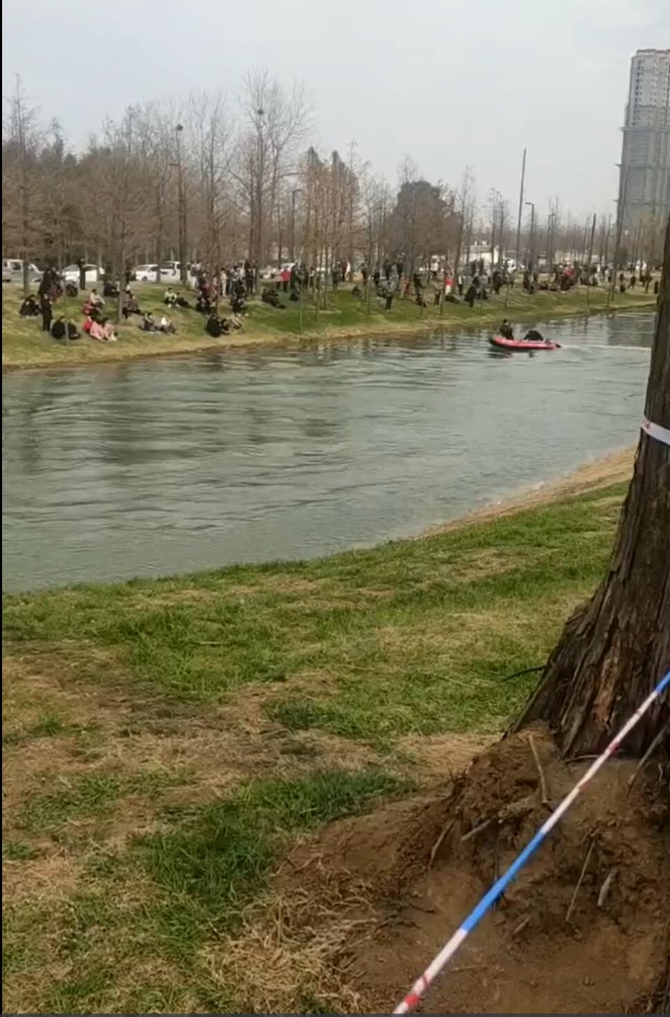 安徽颍上一对男女跳河殉情?救援人员:男子遗体已找到 女子未找到