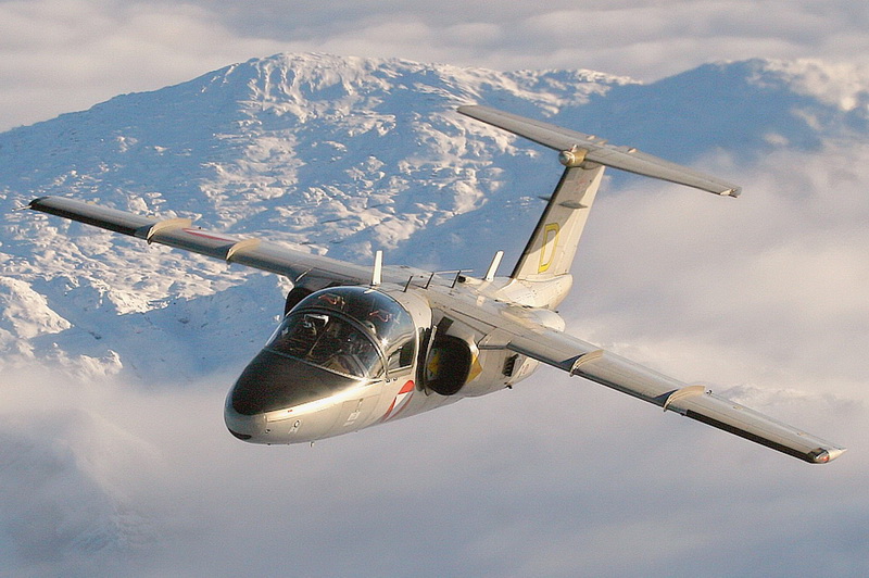 其貌不扬,寿命很长,瑞典萨博-105教练机