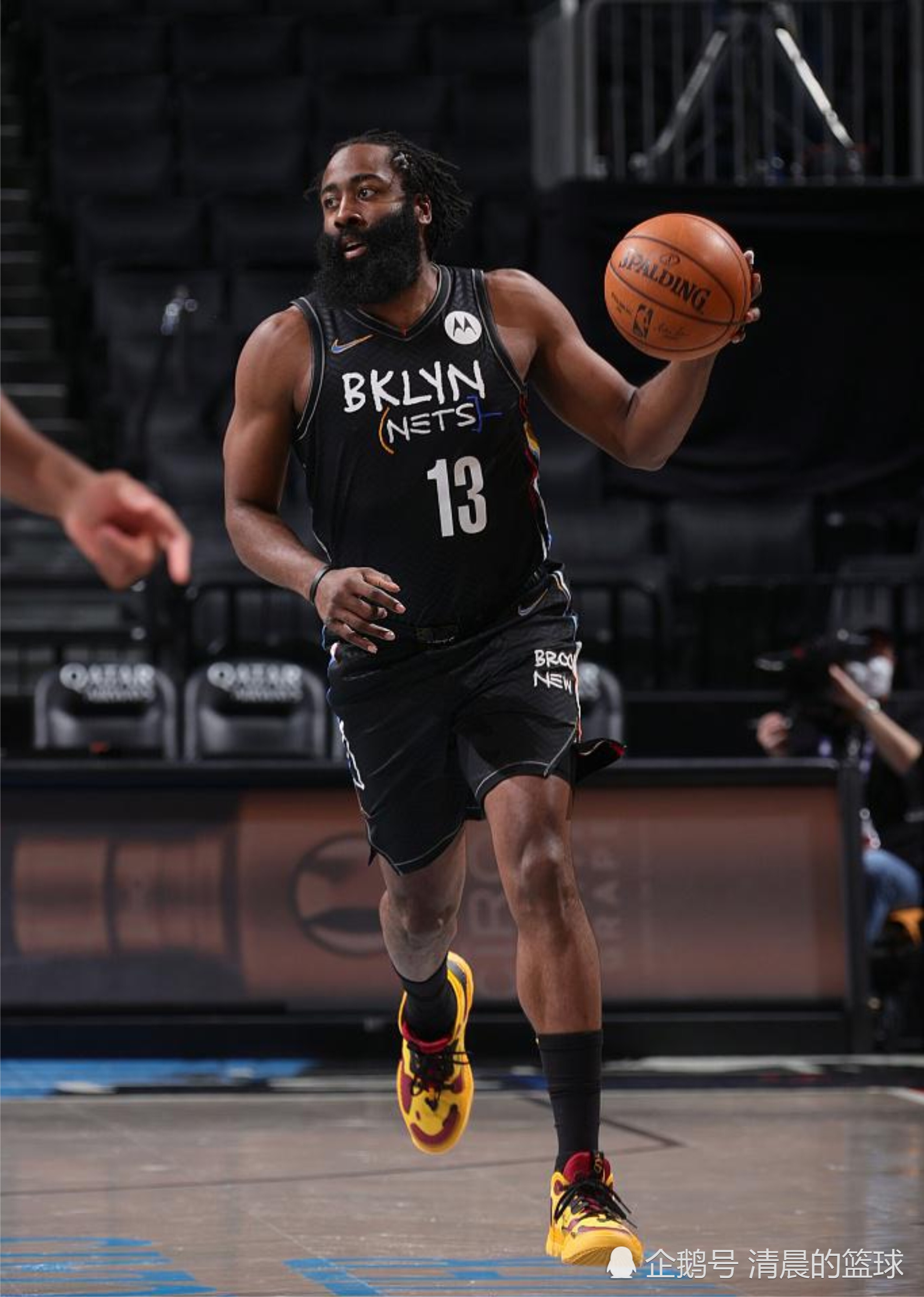 mvp级哈登喂出迷你小中锋:布鲁斯-布朗13投11中得29分