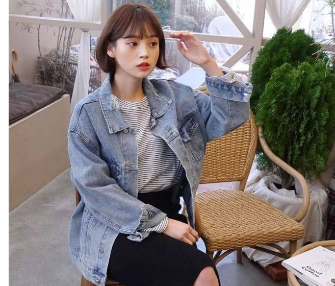 女生春季必备的单品是什么 还是牛仔外套最百搭 这样穿帅气又时尚(3)