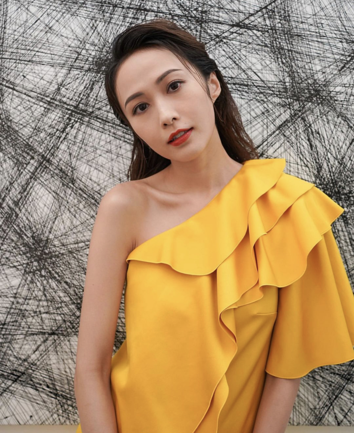 英皇小花汤怡与蔡思贝旧爱宣布奉子成婚,前男友洪卓立送祝福