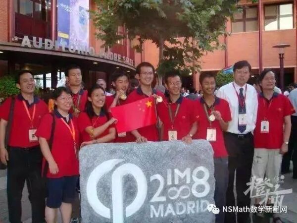 上热搜的北大数学大神，为什么走到哪都拎着矿泉水瓶？